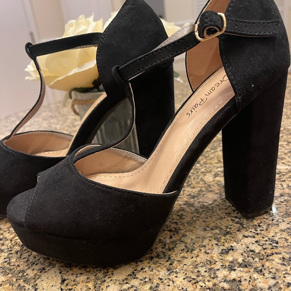 Black dream pairs heels